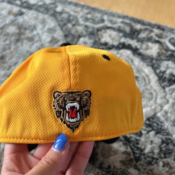 Austin Bruins Hat - Picture 6 of 7